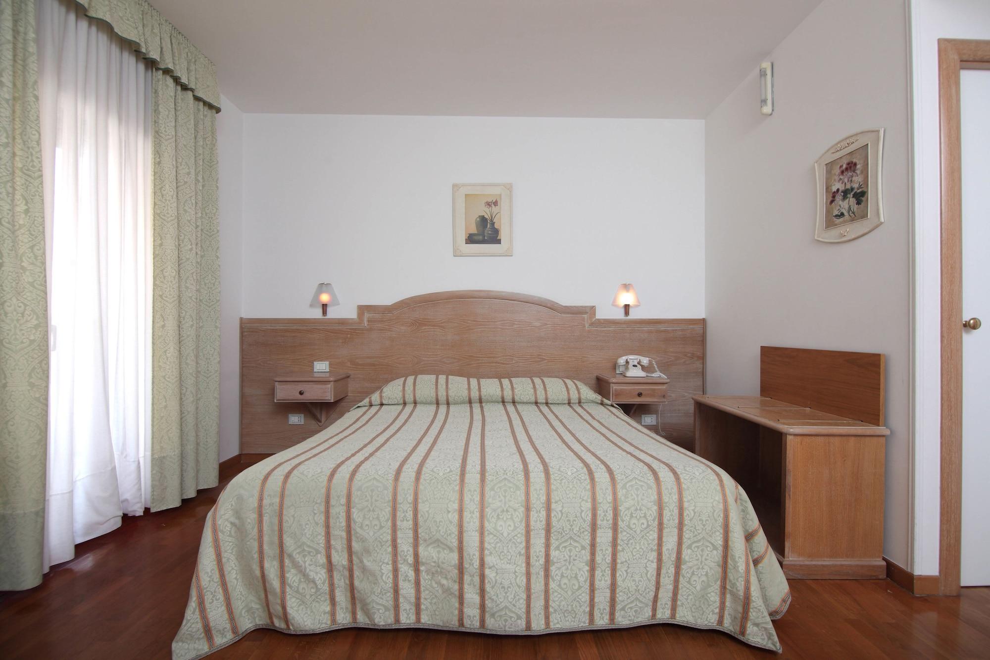 Hotel Donatello Alberobello Bagian luar foto